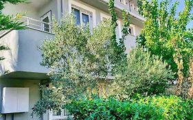 Ahmet Teacher Hotel,6 Minutes From The Airport